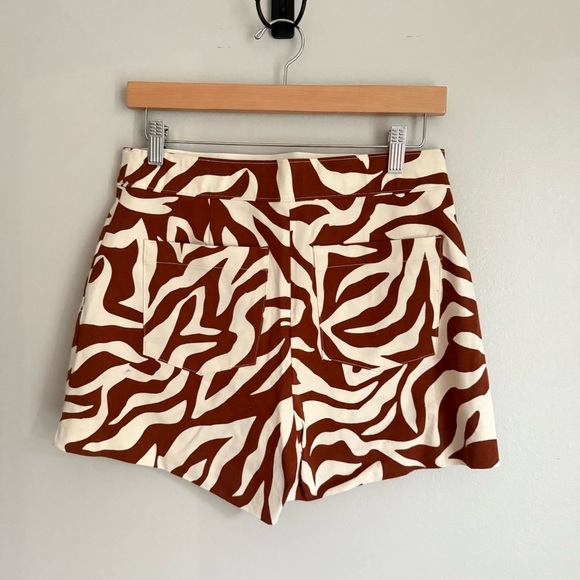 SPANX Women’s On the Go Print 4-Inch Shorts clay zebra size small - Picture 3 of 7